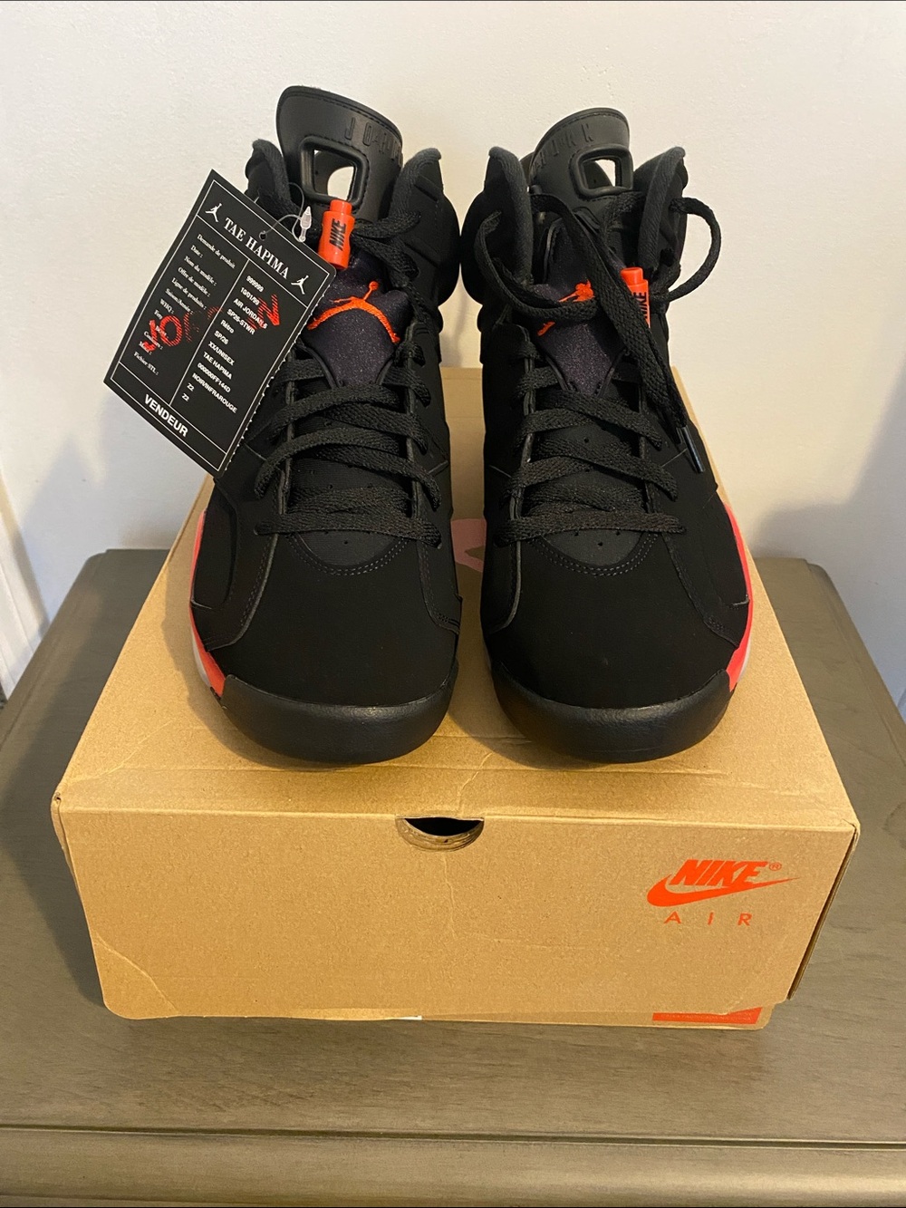 Brand new,never worn, authentic Jordan Men’s Retro High-Top Sneakers-Black & Red - Picture 2 of 5